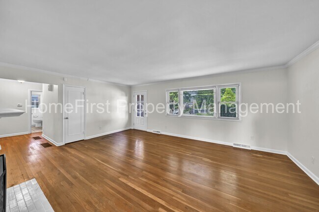 Building Photo - 118 Meadowlark Dr