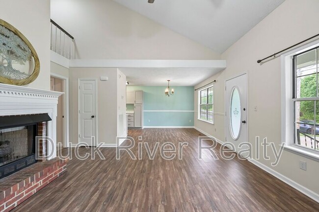 Building Photo - 1712 University Dr