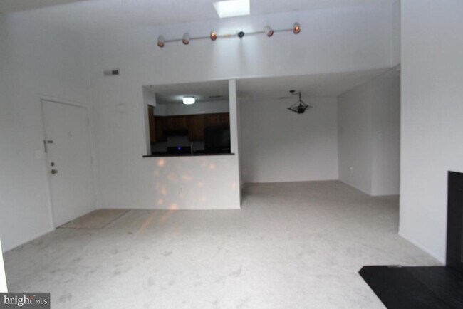 Building Photo - 2114 Aspen Dr