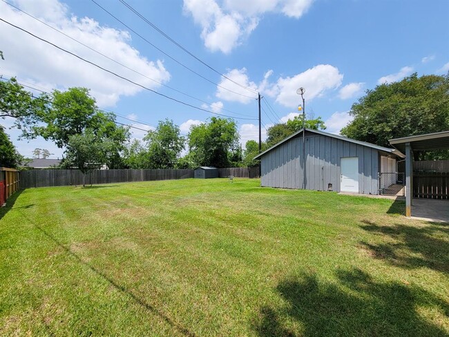 Building Photo - 1234 W 31st St