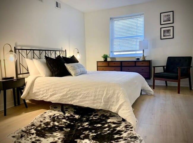 Building Photo - 4 Grand Hall