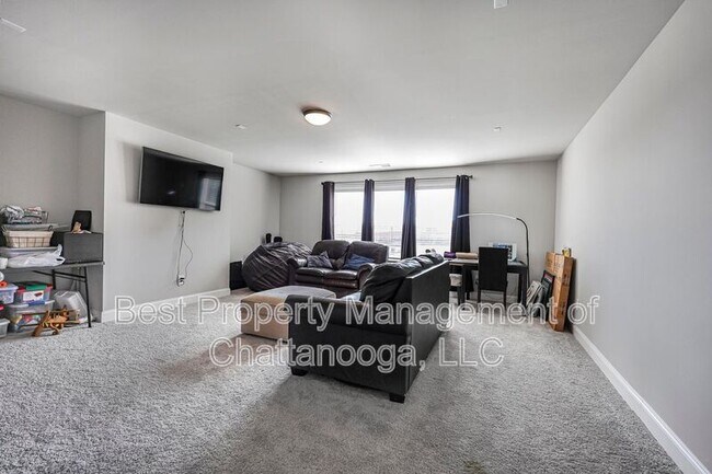 Building Photo - 3331 Grassy Flds Ln