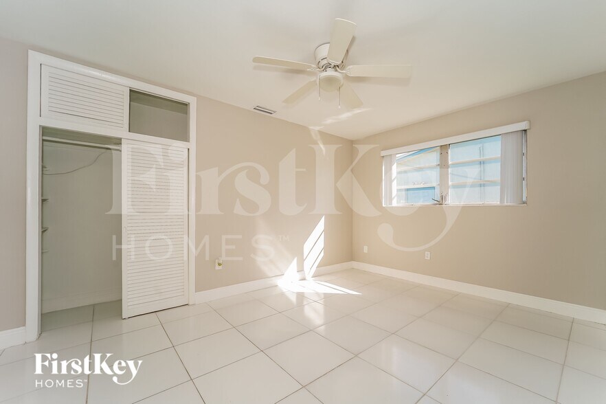 Building Photo - 7520 Coral Blvd