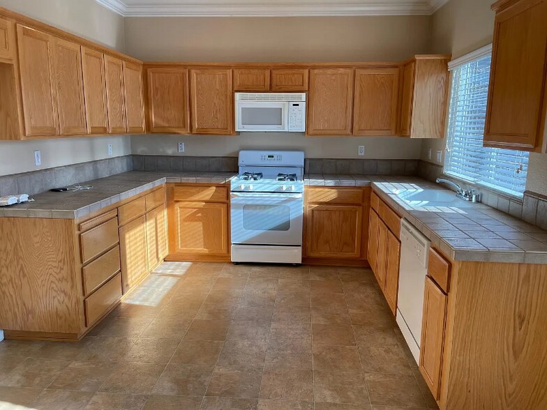 Building Photo - 9649 Anton Oaks Way