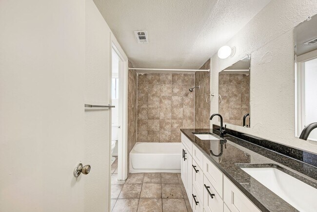 Building Photo - 3102 Cedar St