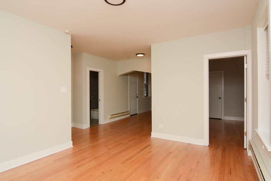 Building Photo - 4337 N Wolcott Ave