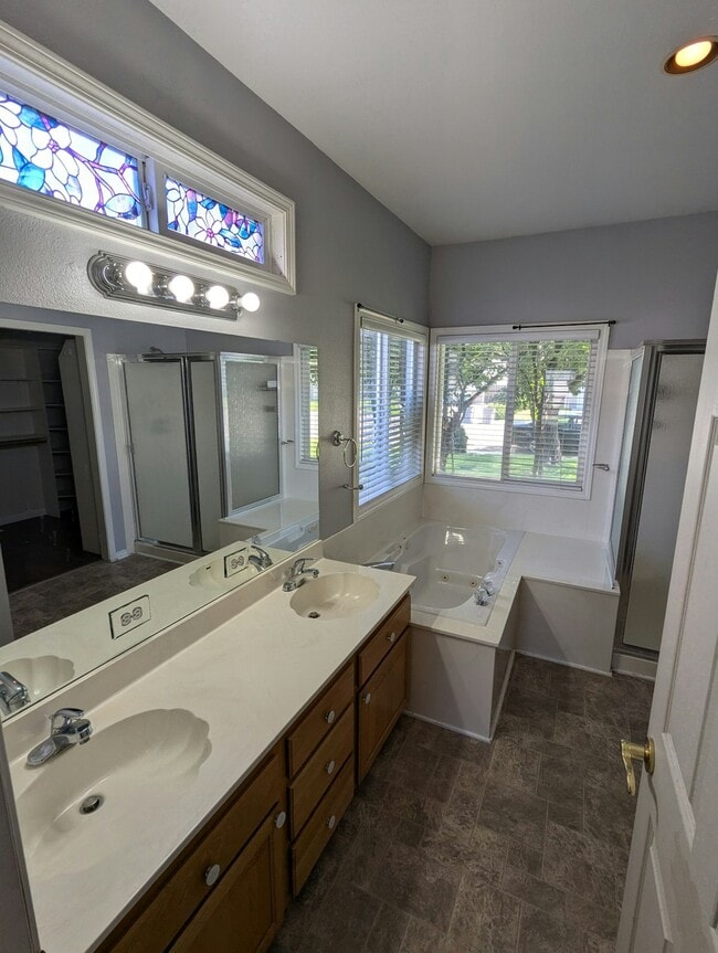 Building Photo - 12396 W Driftwood Dr