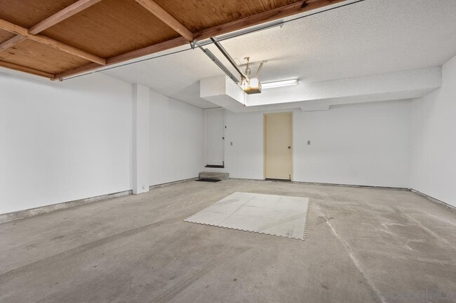 Building Photo - 810 America Way