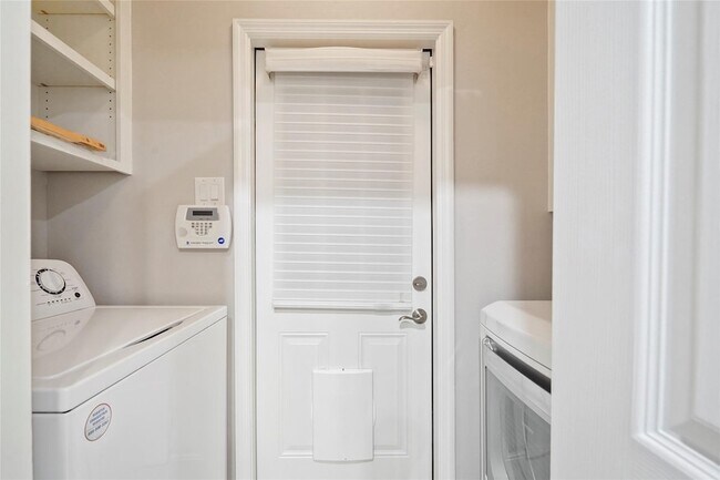 Building Photo - 2351 Summit Way Ct