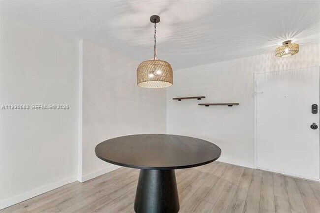 Building Photo - 10101 E Bay Harbor Dr