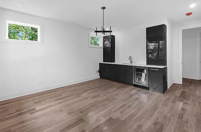 Building Photo - 2323 Carter Ave