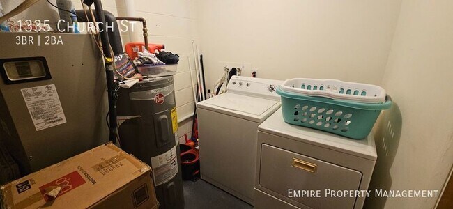 Building Photo - 3 Bedroom/1.5 Bathroom Town House in Fount...