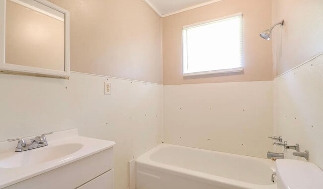 Building Photo - 5012 Merdian Street Unit A