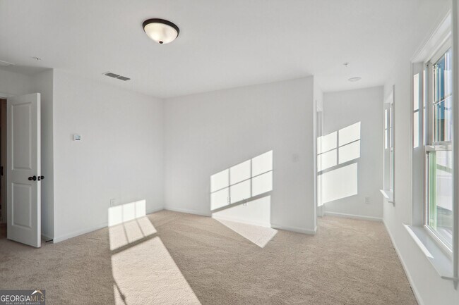 Building Photo - 727 Carmes Dr