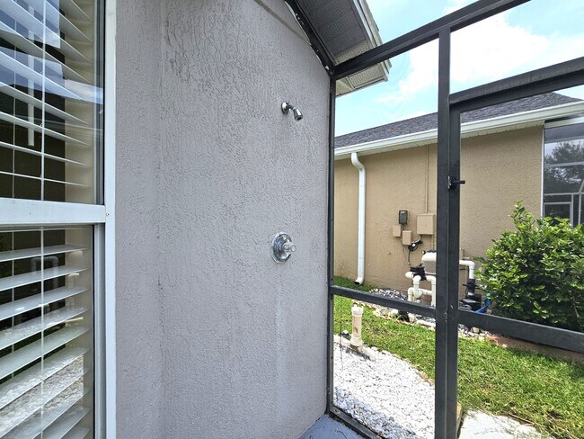 Building Photo - 2813 Harwood Ct