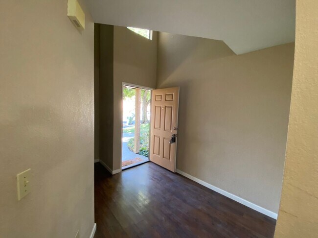 Building Photo - Tuscany Place Triplex