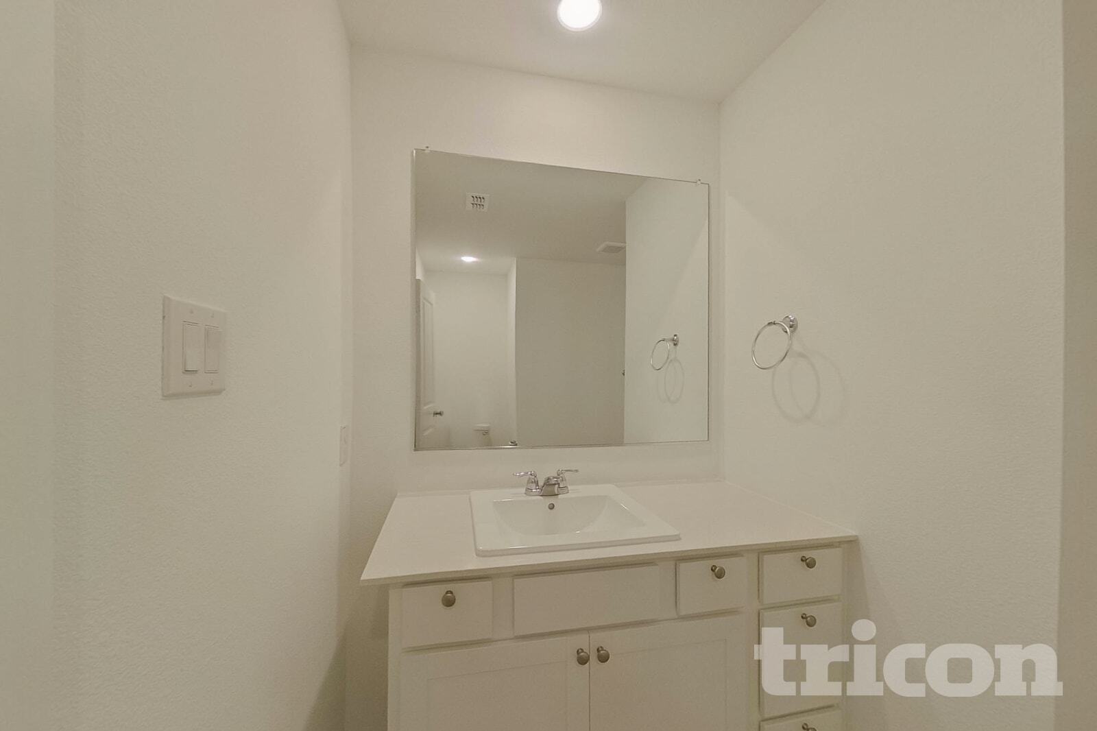 Building Photo - 834 Ginkgo Wy