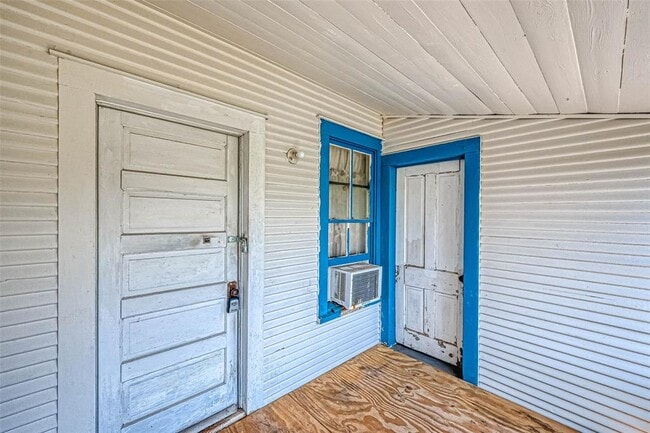 Building Photo - 6143 Kamas Ln