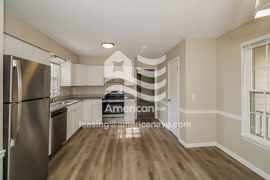 Building Photo - 216 Pond Ridge Rd E