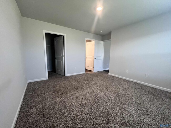 Building Photo - 433 Jackson Pt Cir