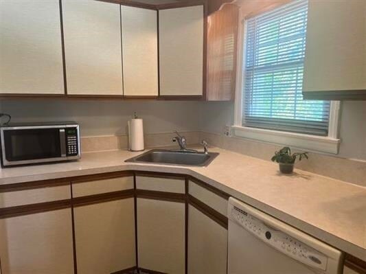 Building Photo - 42 7th Ave