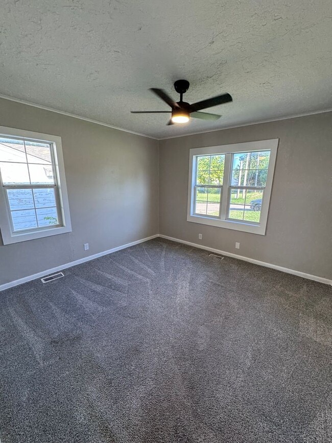 Building Photo - Mayo Meadow 3 Bed 1.5 Bath Cutie! Fully Updated and Lots of Charm!