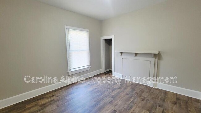 Building Photo - 318 E Sumter St