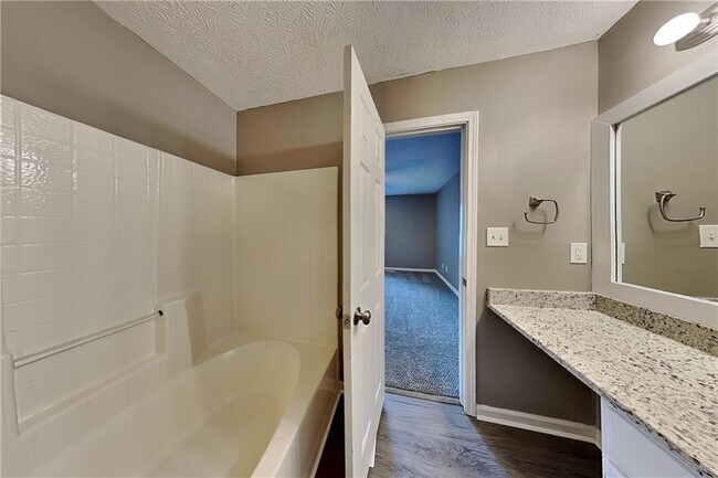 Building Photo - 209 Hale Haven Dr