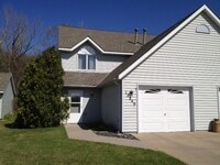 Building Photo - Nice End Unit town home in a small neighbo...