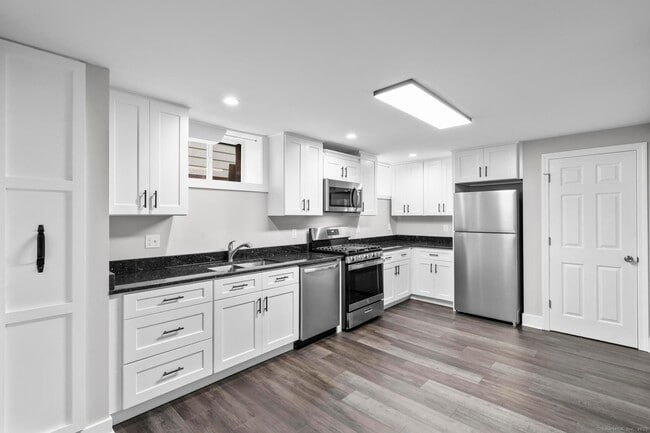 Building Photo - 548 Ferry St