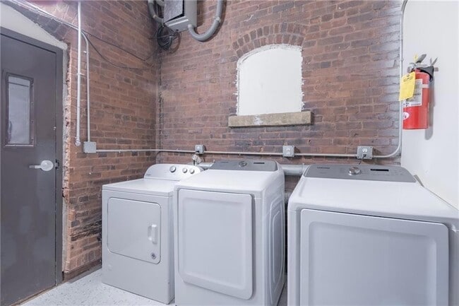 Building Photo - 215 Mitchell St SW