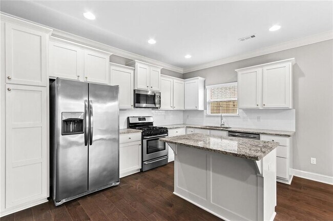 Building Photo - 4400 SW Eggersway Pl