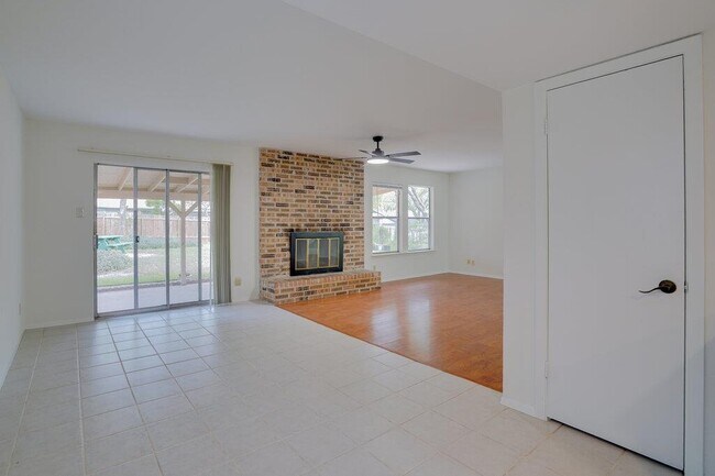 Building Photo - 12011 Cabana Ln