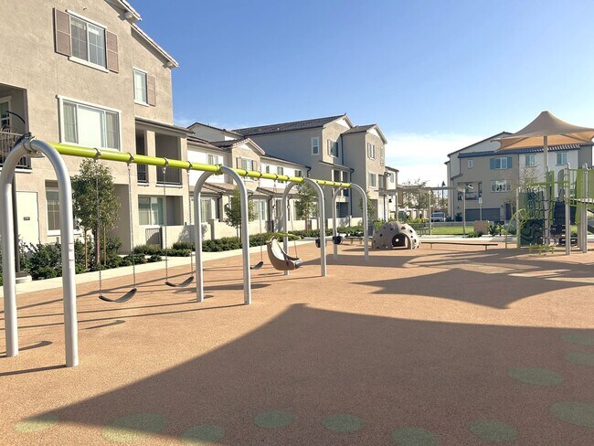 Building Photo - Milk Thistle Ln  Chino, 91708  (4 Bed, 4 Bath)