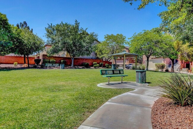 Building Photo - 3 Bedroom Split Level Home in Centennial H...