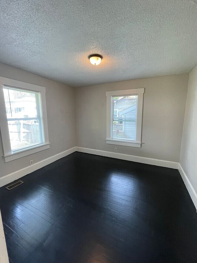 Building Photo - $200 off first months rent- Ball State Uni...