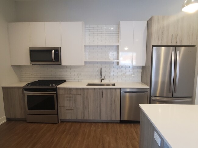 Building Photo - 1023 N Ashland Ave