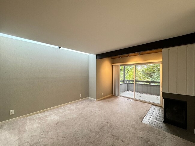 Building Photo - Your New Rental Home Awaits in Bellevue!