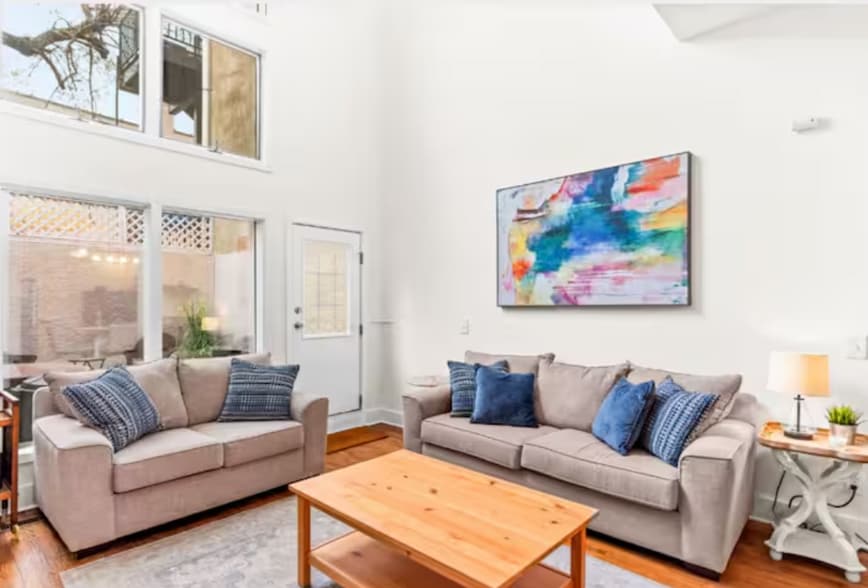 Building Photo - 29 S Front St