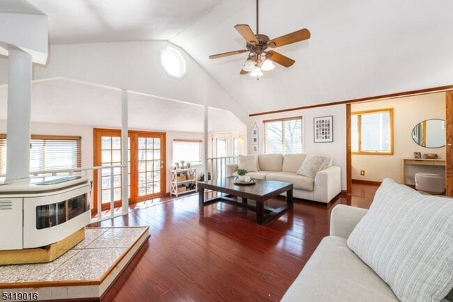 Building Photo - 25 Lake Rd