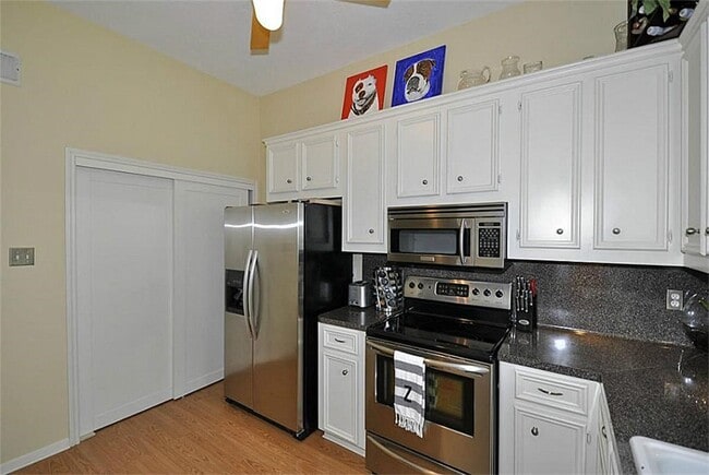Building Photo - 543 W 16th St
