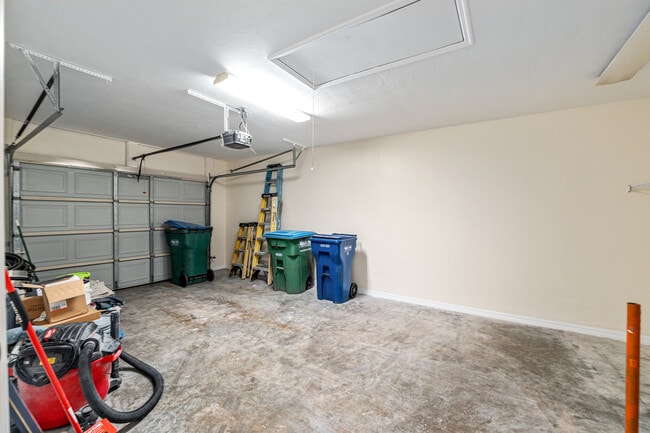 Building Photo - 6523 NW 109th Pl