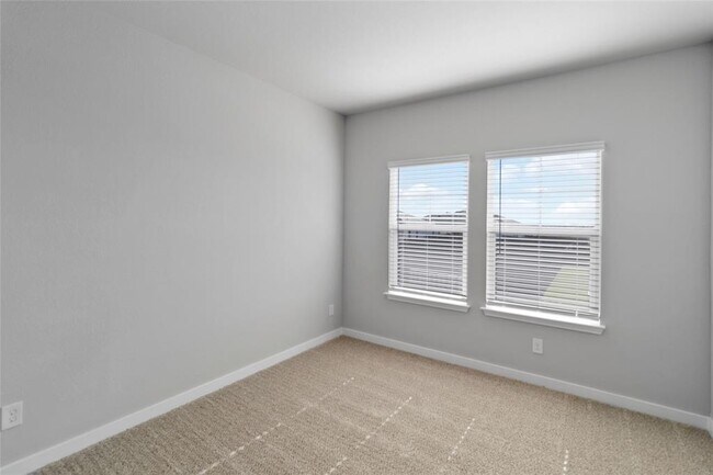 Building Photo - 618 Staglin St