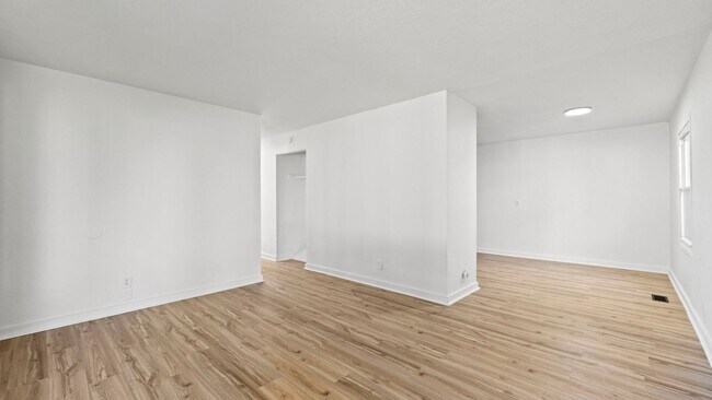 Building Photo - COMING SOON! 3 BEDROOM HOME!