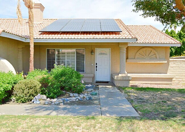 Building Photo - "Charming Oasis: 3-Bedroom Cathedral City Retreat with Pool, Fireplace, and Granite Kitchen!"