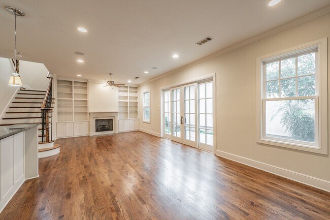 Building Photo - Beautiful Monticello Town Home!!!