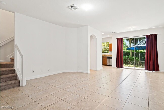 Building Photo - 3 br, 2.5 bath Townhome - Charleston Commons