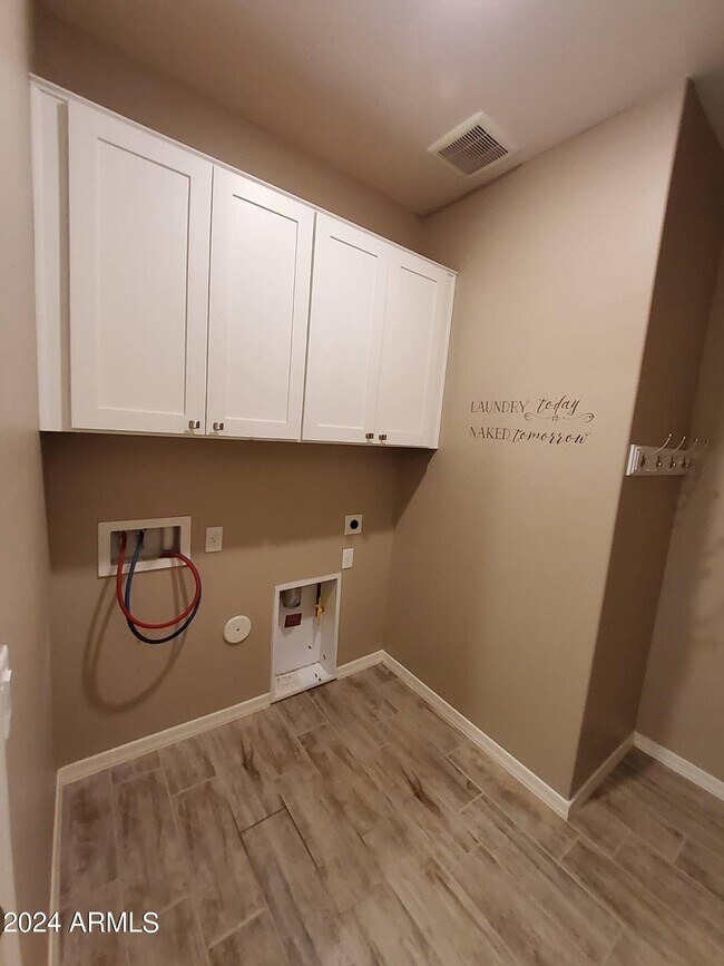Building Photo - 704 N 152nd Dr