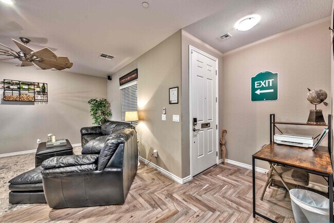 Building Photo - 993 River Garden Ct