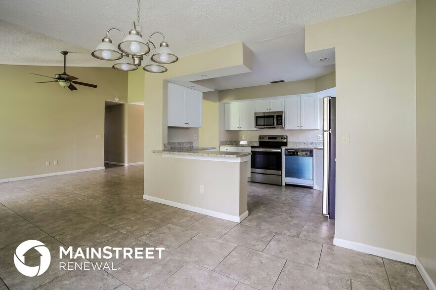 Building Photo - 5625 Westview Dr
